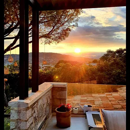 - 4 - Vue * Cannes